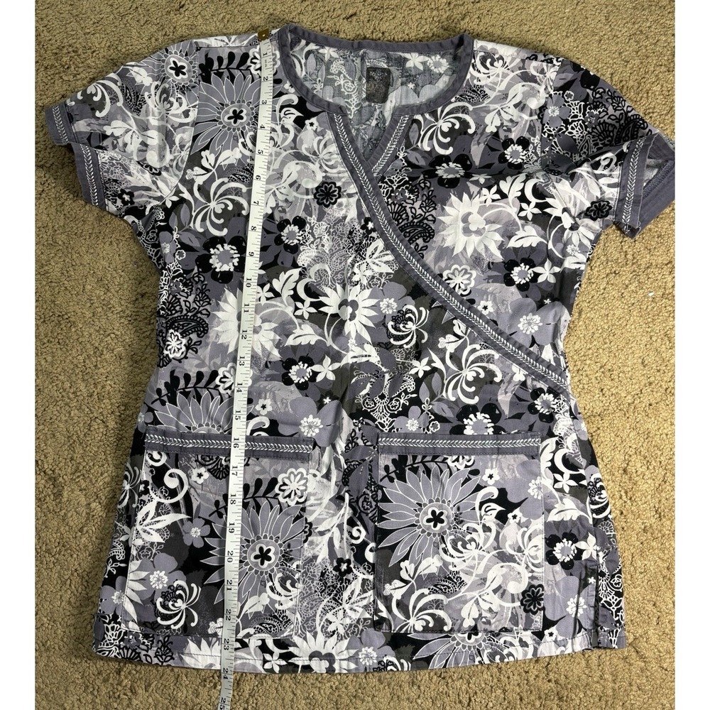 Med Couture Scrub Top Women Xsmall Floral Black and White‎ Short Sleeve V-Neck - Picture 5 of 6